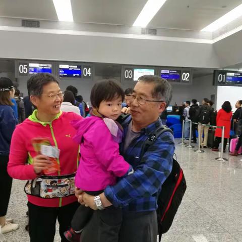 李美诗第一次回故乡有太多美好的记忆，都是满满的亲情。