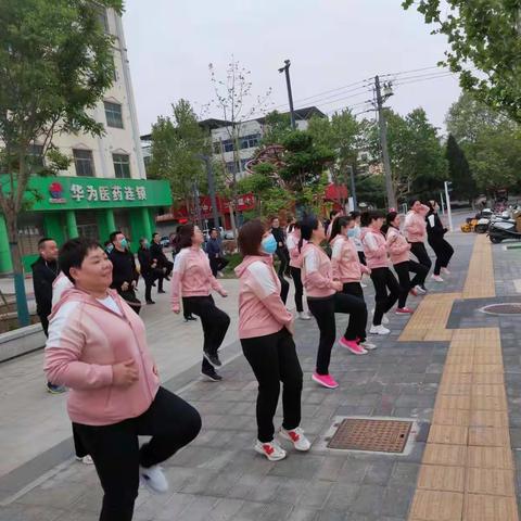 今天邮储银行灵宝市支行微信运动霸占了整个朋友圈……