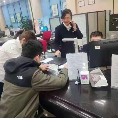城中支行营业部进行堵截伪造转账支票演练