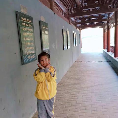 ❤️经常不断地学习，你就什么都知道。你知道得越多，你就越有力量