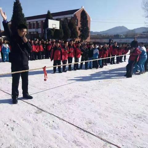 刘家店中心小学冰雪运动进校园之拔河比赛