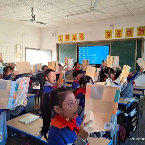 万载县三兴镇中心小学四③班孩子们给父母的一封信。