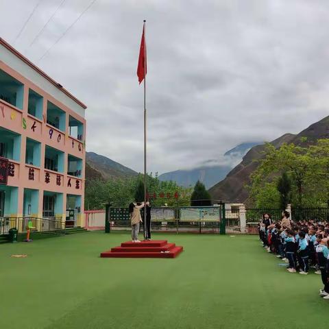 桥头幼儿园第七周升旗仪式及国旗下的朗诵