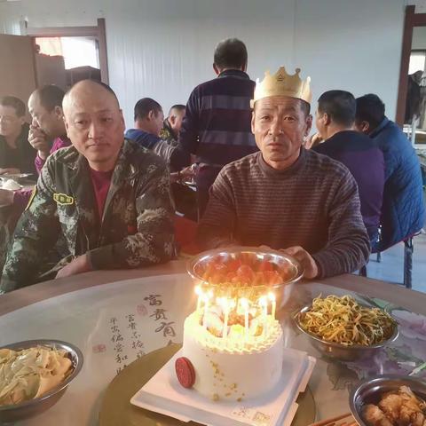 兵营如家倭勒根林场驻防队伍为职工庆祝生日