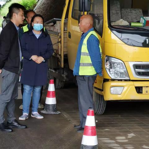 空港新城防汛办检查辖区防汛工作