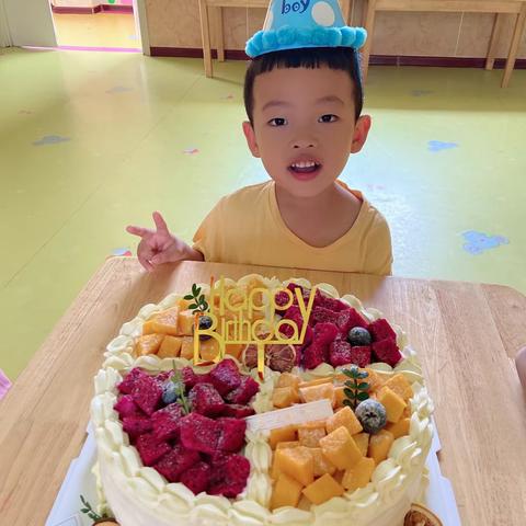 祝李承霖小帅哥生日快乐🎂🎂