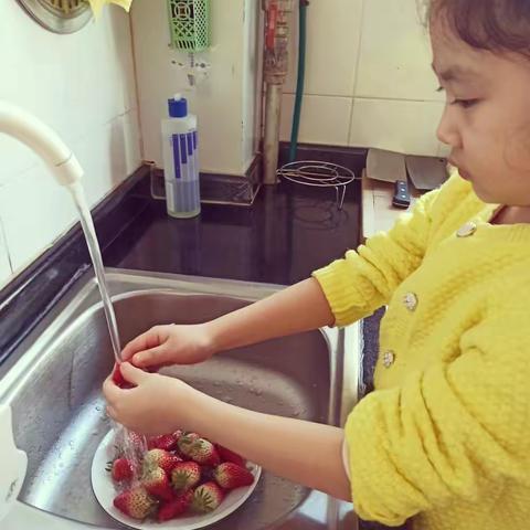 小小美食家-快乐的张宸雨