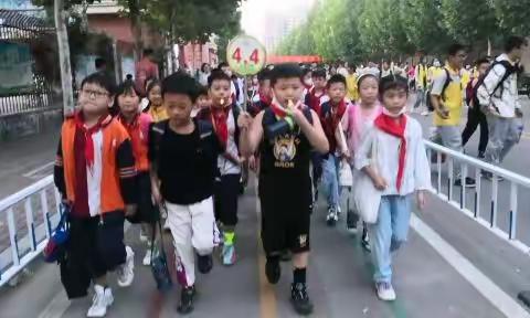 新征程    新梦想   ——北辛街道通盛路小学四年级四班班级新貌。