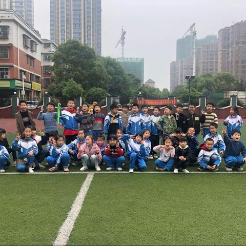 绿茵场上放飞梦想