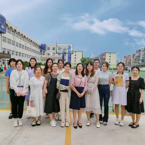 好风引来荷花香，不负夏韵启新程——张景然小学语文新教师培养工作室参加单元整体教学备课培训纪实