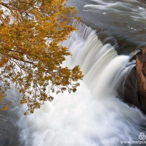 配乐诗朗诵《我愿意是急流》贝楠朗诵裴多菲作品