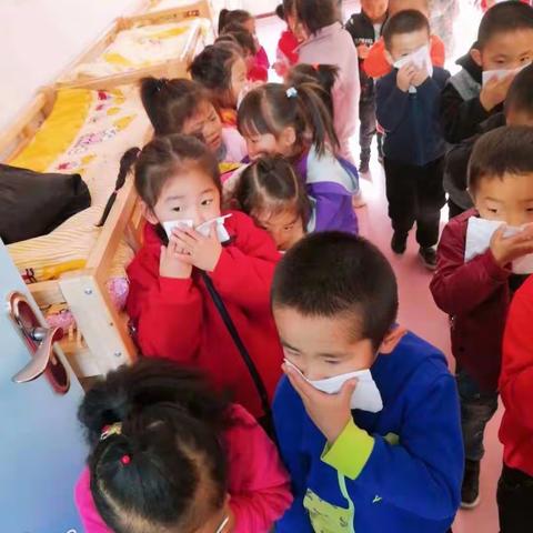 幼儿园的时光总是短暂快乐的，短短的美篇里记录着我们在幼儿园的点点滴滴。