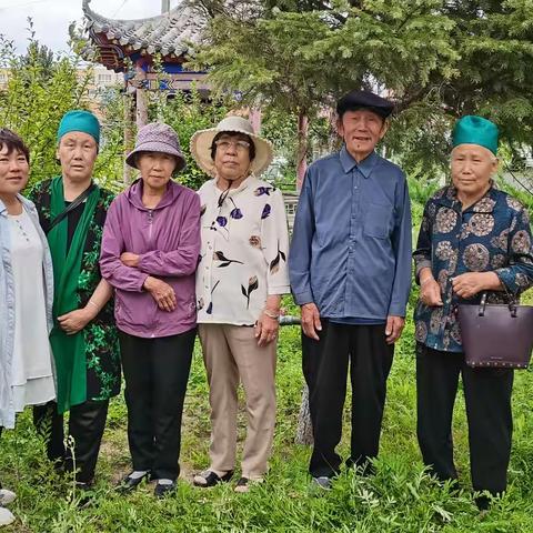 新庙巴雅斯乐花园留念