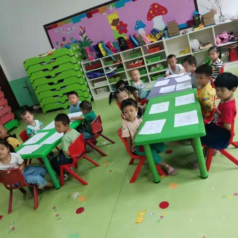 同常店幼儿园小班小朋友们祝大家  🌹🌹🌹      中秋节快乐！🌹🌹🌹