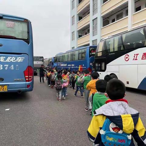 美丽宋城    快乐研学                                                          —记三（2）班研学之旅