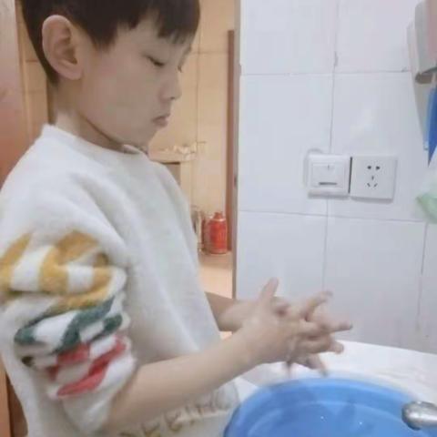 田柳镇朱崖小学开展“抗击疫情，我们在行动”主题活动