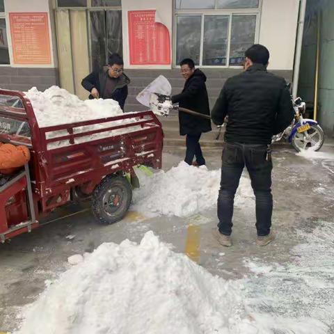 党员干部齐行动  清扫积雪保畅通 ——马泉乡各支部积极组织党员开展志愿扫雪活动