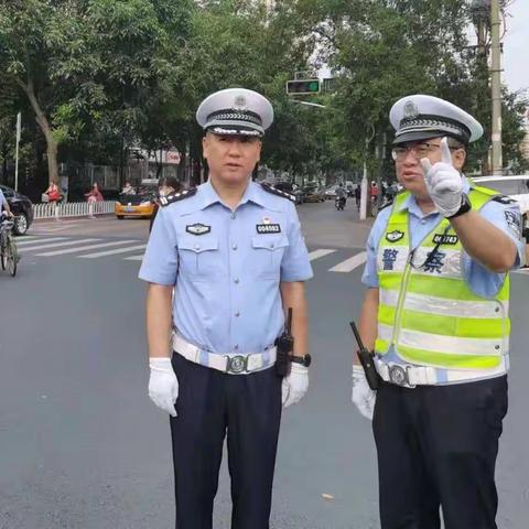 张永秋副局长到新华交警大队和一线民警指挥交通