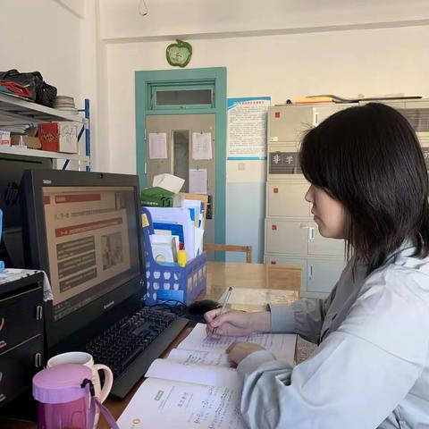芳林新叶催陈叶，流水前波让后波。