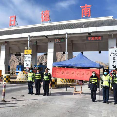 香日德高速路政大队联合开展春节期间暖冬服务行动