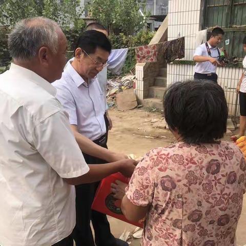 市住房公积金中秋慰问帮包村贫困户