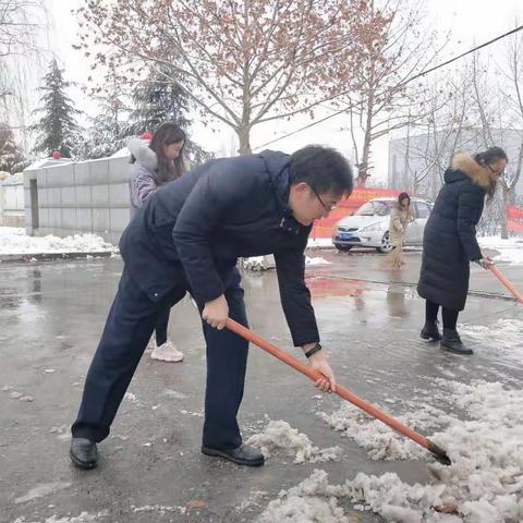 以雪为令 天冷情暖创便捷—綦村镇政府开展破冰扫雪行动