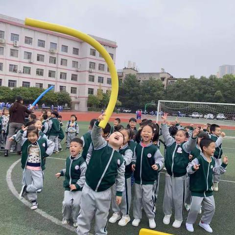 易俗河镇中心幼儿园（百花园）大二班十一月份活动成长记录