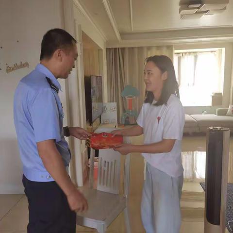 安源分局党委委员、副局长刘丰同志慰问抗疫援吉民警家属