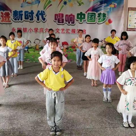 舞动童年    精彩绽放——覃塘区实验小学舞蹈兴趣班1、2班工作总结