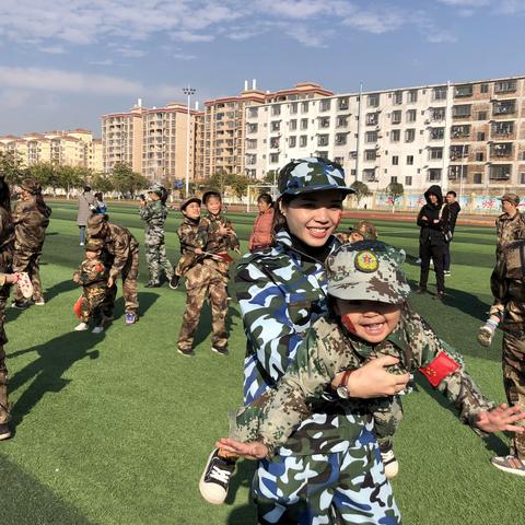 华圣乐迪幼儿园“大兵小将”亲子军事拓展活动