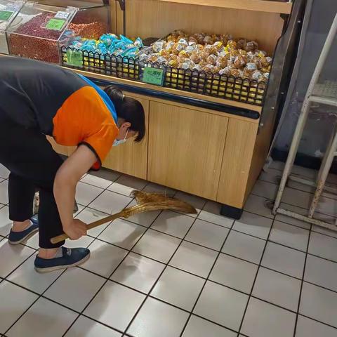 文化宫店5月30日生鲜盘点前卫生图片