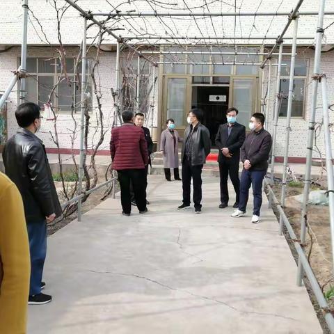 前方战疫情 后方送温暖-市领导带队走访慰问一线医护人员老年家属