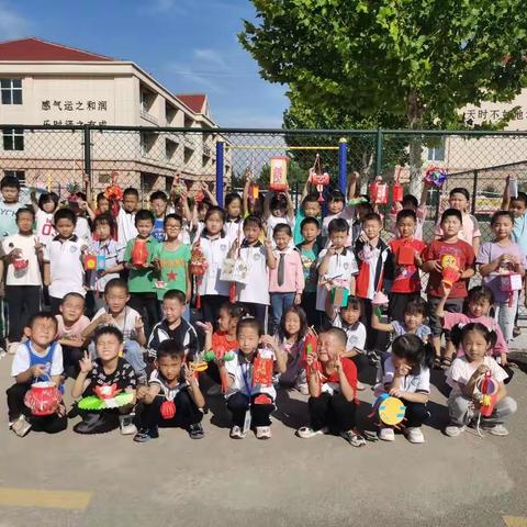 白龙小学2.2班中秋节活动二