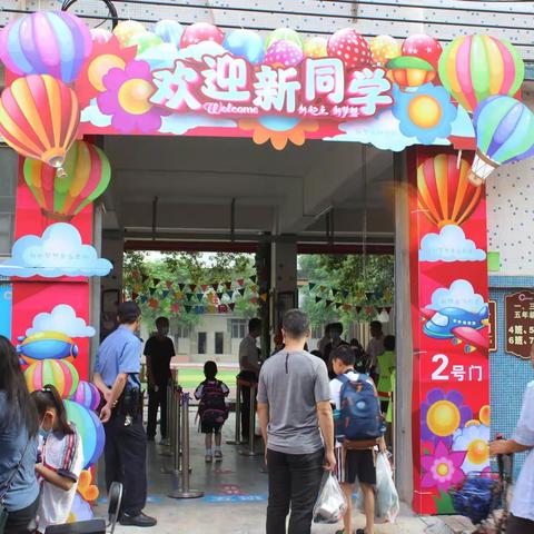 我要向地球宣布：“我是一年级的小学生啦！”