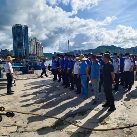 天涯区委常委、政法委书记杨军建带队前往南边海开展国际游艇码头建设项目红线范围内船舶清理整治工作