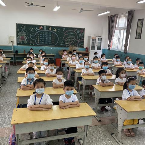 平顶山市第五十六中学一年级新生入队啦