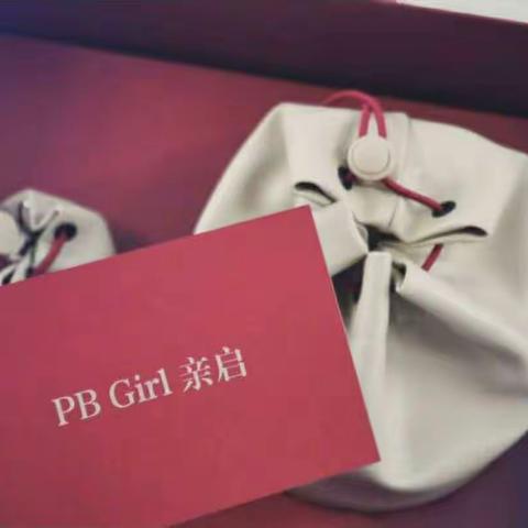 多伦太平鸟女装庆元旦送专属礼物