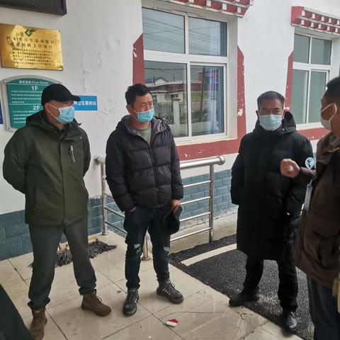党旗在防疫一线飘扬 我为群众办实事