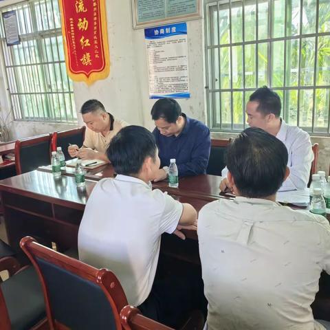 英州镇镇党委书记邓俊龙到五合村调研指导工作