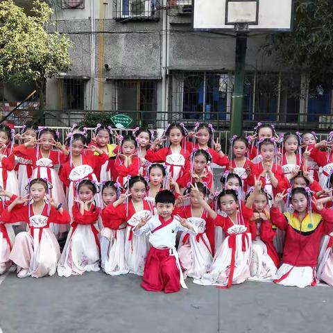 云锦小学课后服务二年级舞蹈班的成长蜕变