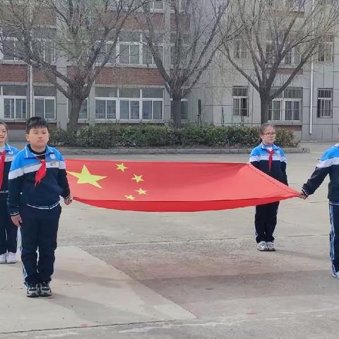 一周一班一特色，一期一月一主题——南堡一小南盐校区特色升旗仪式