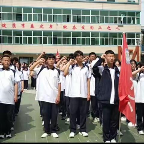弘扬英雄精神 学习英雄事迹——解州高级中学升国旗仪式