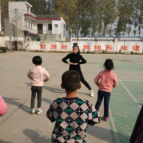 践行十九大精神，撸起袖子加油干系列之鄠邑区玉河小学大手拉小手，我们一起走