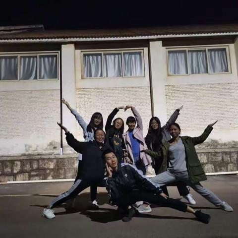 三班的“  排舞之旅  ”