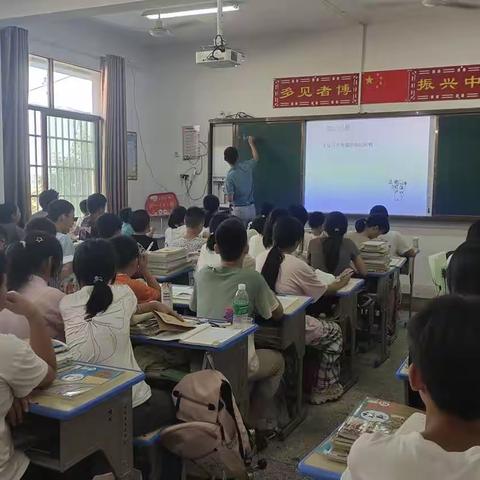 静心教学育桃李，潜心教研待花开