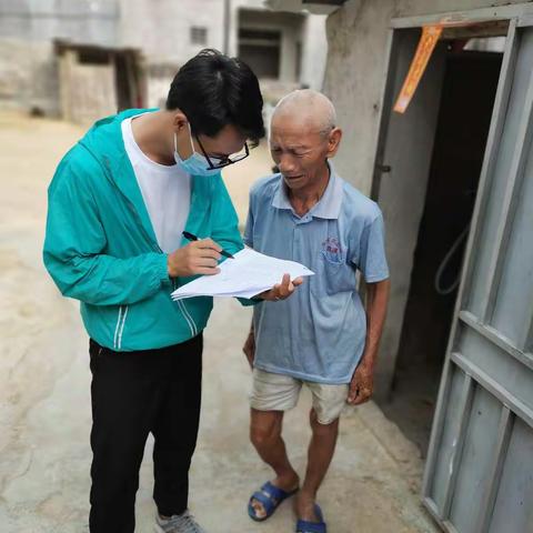 乾隆村委会开展关爱特殊困难老年群体服务活动