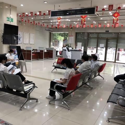 白浪支行营业室召开周例会
