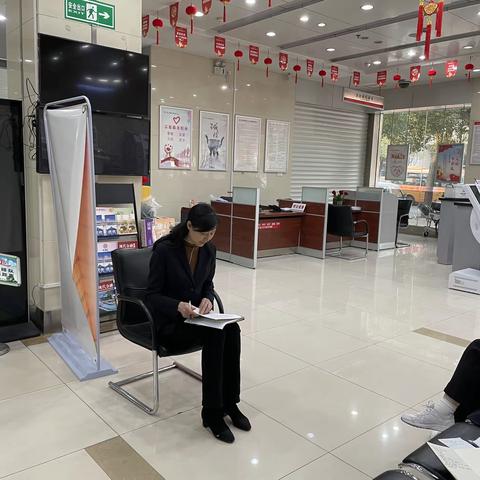 白浪支行营业室召开周例会