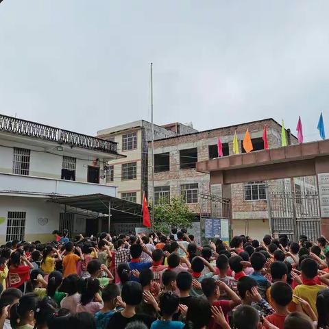 沙垌镇上安小学《红色传奇》走进校园