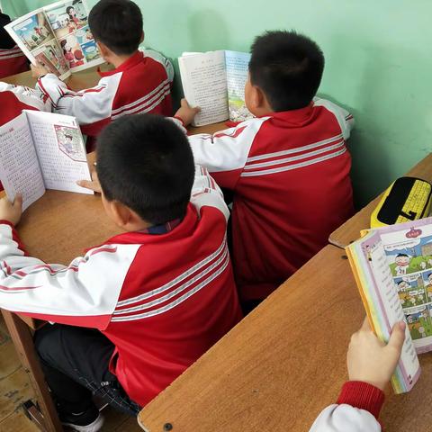 绛县第一实验小学四（2）读书活动掠影
